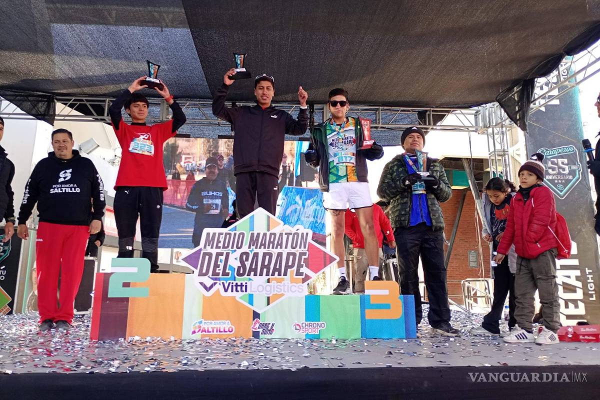 $!La tercera edición del Medio Maratón del Sarape 2026 partió desde el Estadio Francisco I. Madero con cerca de 900 participantes.