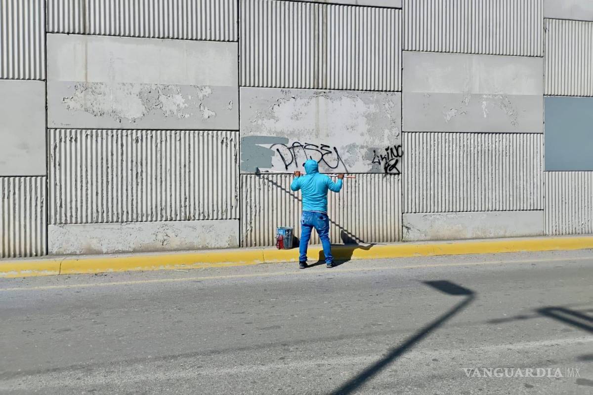 $!El programa antigraffiti retiró pintas y encaló bardas en bulevares industriales.