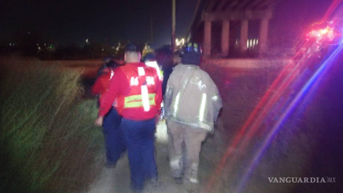 Niña intenta quitarse la vida lanzándose de un puente en Ramos Arizpe