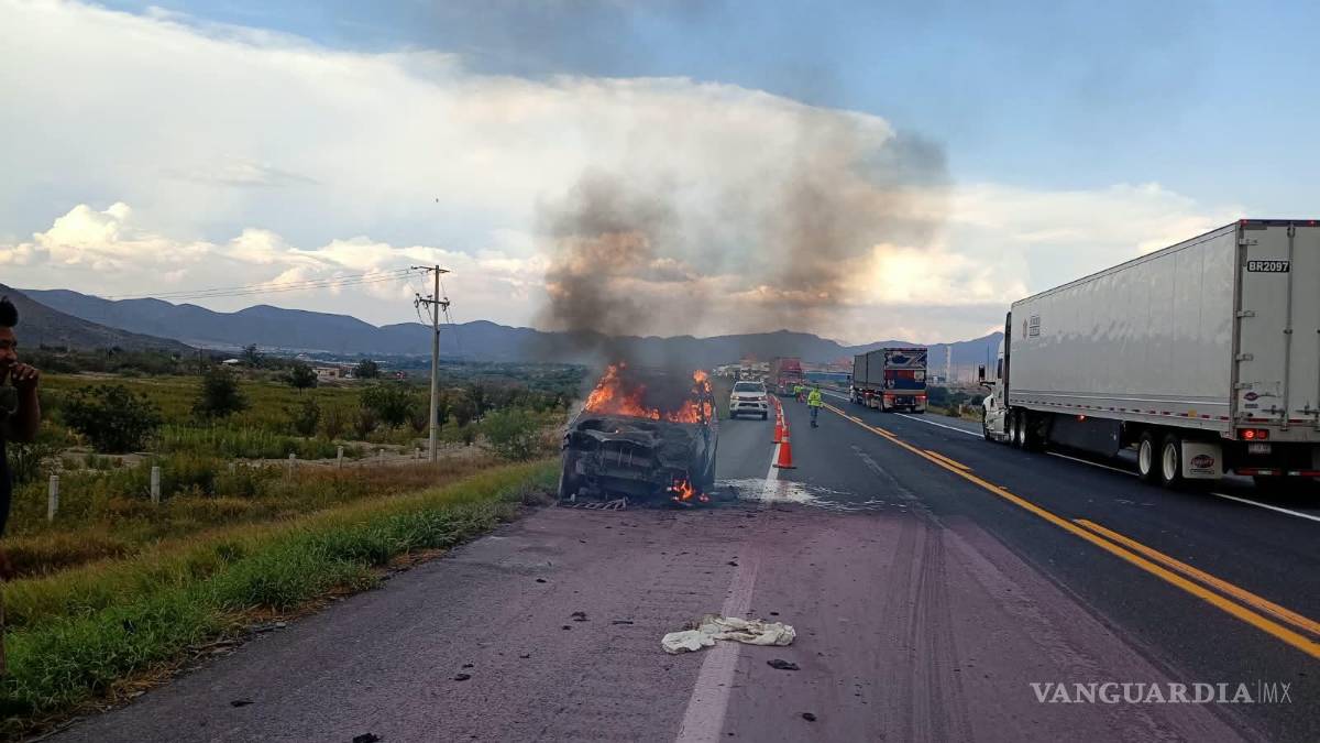 Se incendia camioneta en Libramiento Norponiente