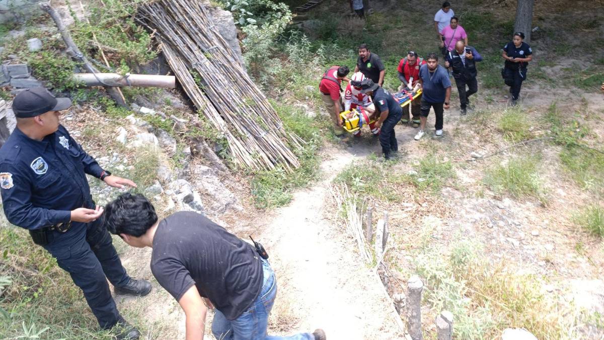 Rescatan con vida a hombre tras tres días en arroyo de Parras
