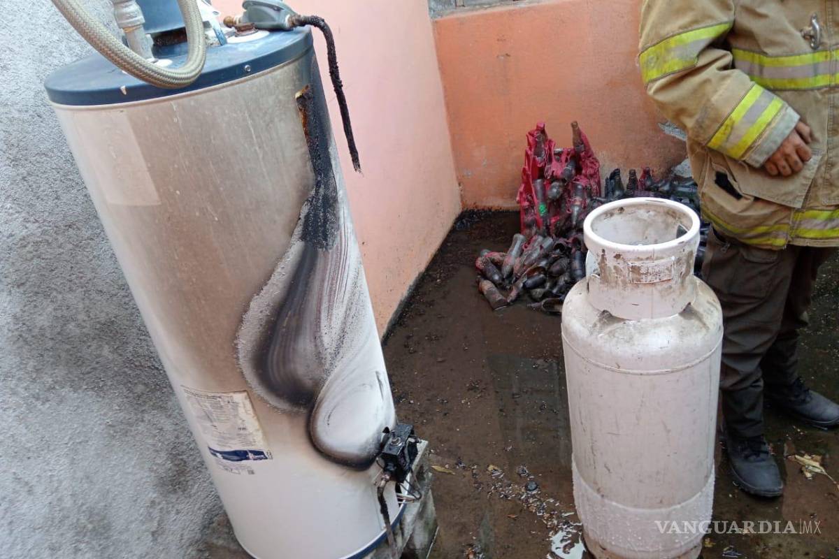 Flamazo en Arteaga deja dos quemados; pipa de gas lo habría provocado