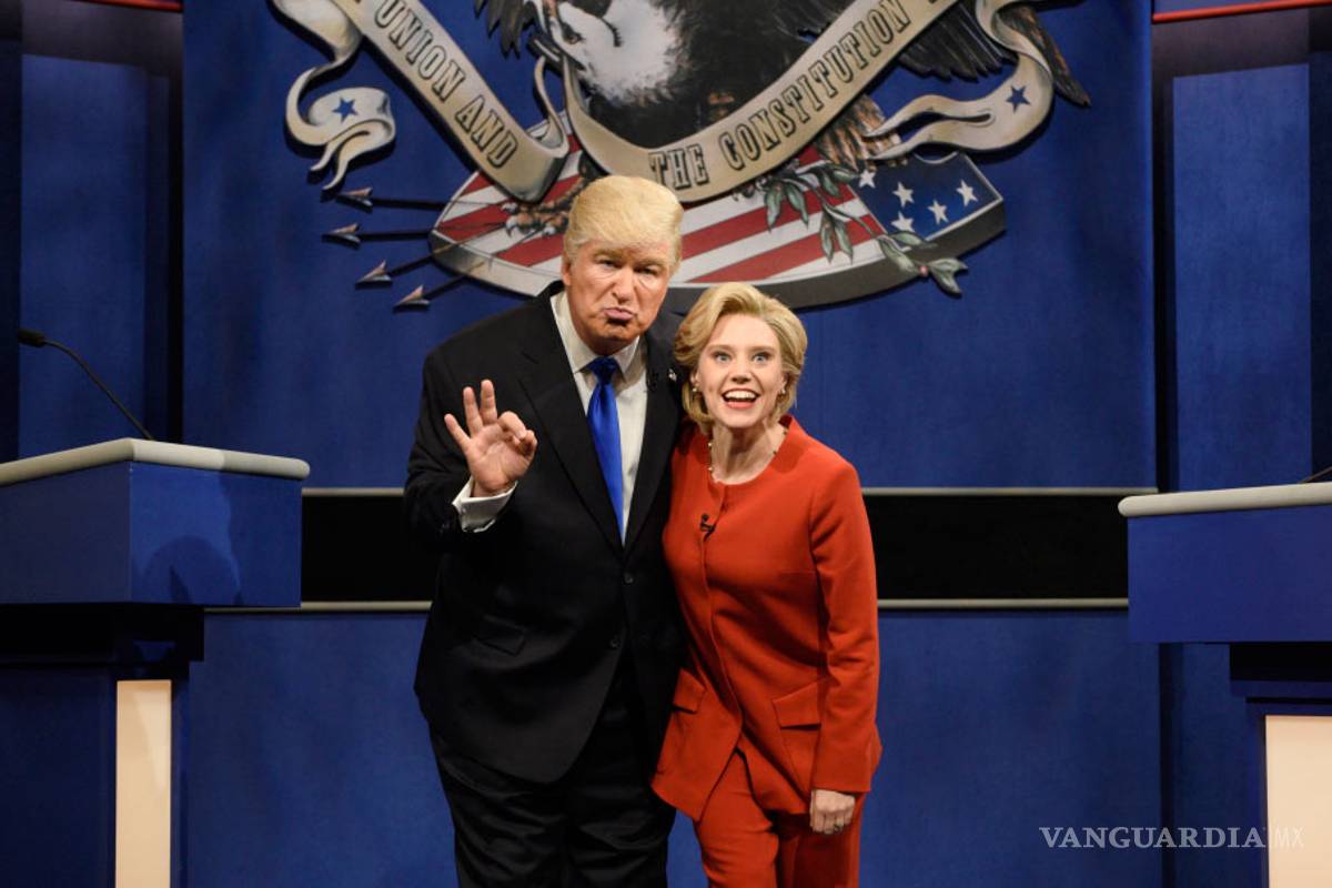 Alec Baldwin y Kate McKinnon imitan a Trump y Clinton