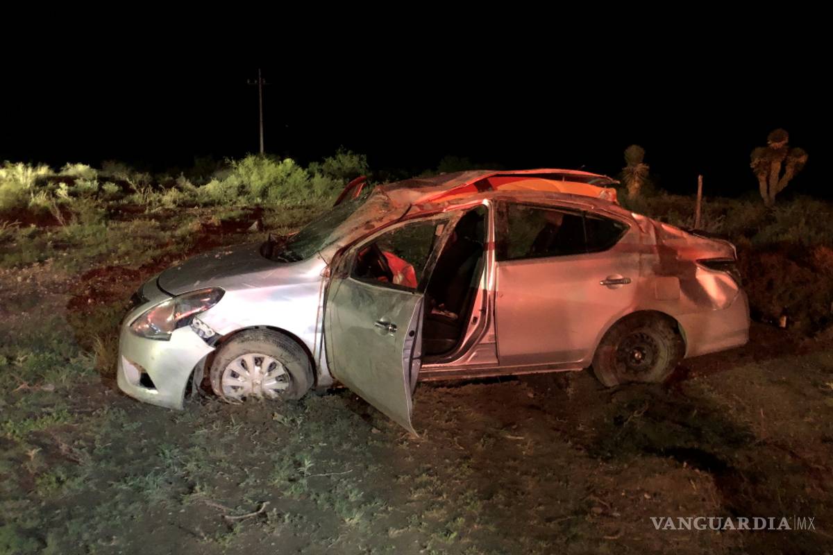 Vuelan ebrios al tomar una curva en la Carretera a General Cepeda