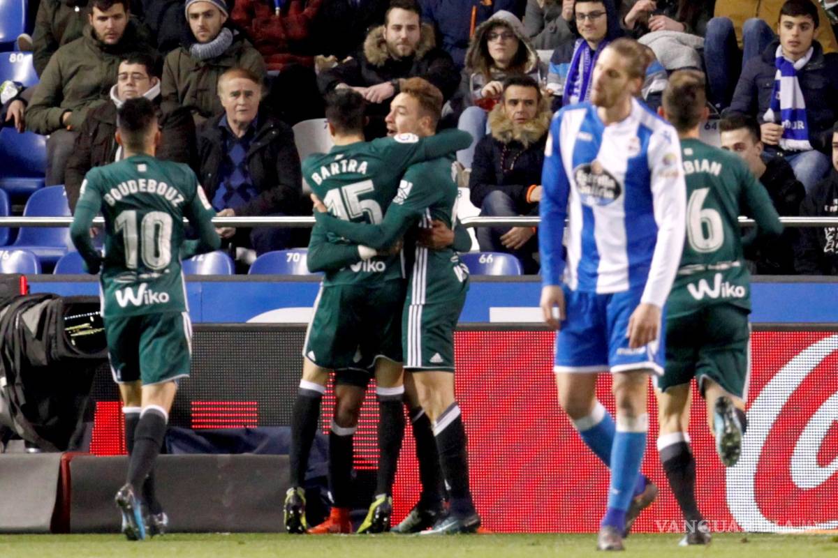 Real Betis gana ante La Coruña, pero pierde a Andrés Guardado