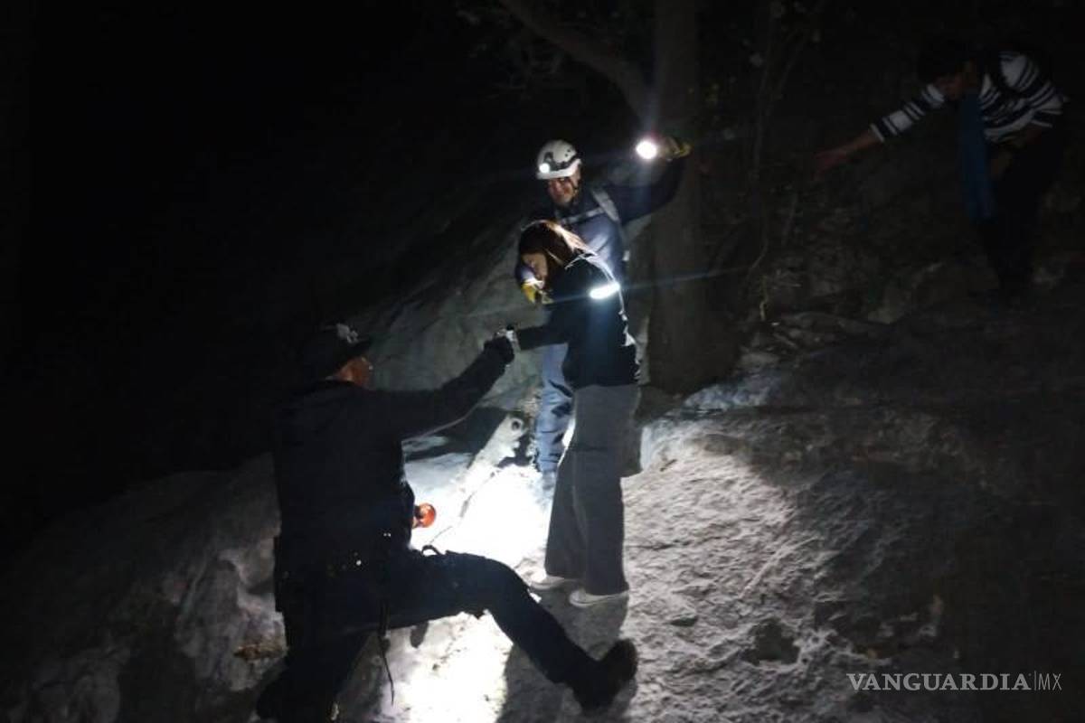 $!Estrategia de búsqueda organizada y llevada a cabo por personal de rescate, logrando ubicar y ayudar a descender a Sergio y Ximena.