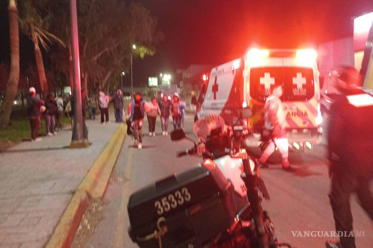 Reportan 9 lesionados tras estrellarse camión de Almerinex en la carretera Torreón-Matamoros