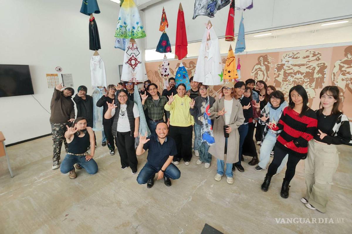 Arte que acompaña: estudiantes de Artes Plásticas crean capas para apoyar a niñas y niños en tratamiento médico, en Saltillo