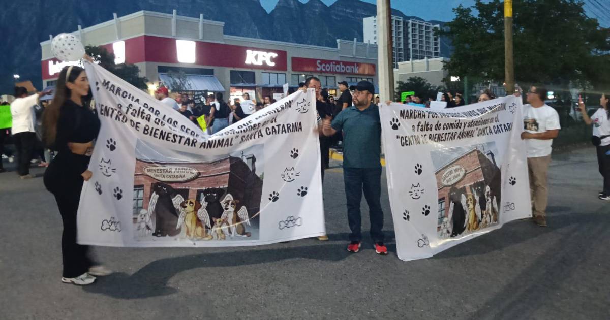 Protesta contra maltrato animal y represión policial opacan el Grito de Independencia en Santa Catarina