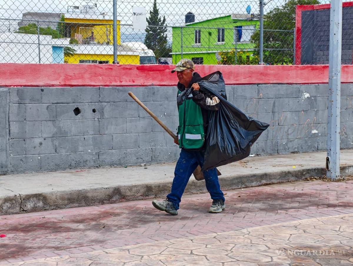 $!El Ayuntamiento llamó a los vecinos a colaborar en el cuidado de las plazas y mantener limpios los espacios de convivencia.