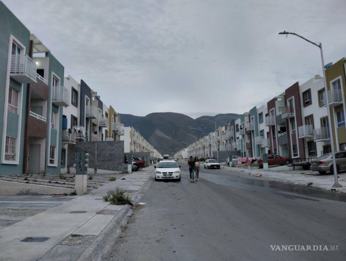 $!Residentes se quejan del ruido constante de motocicletas que circulan día y noche por la colonia Prados de San José.