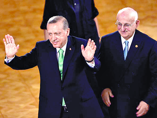 Toma Gobierno control de instituciones en Turquía