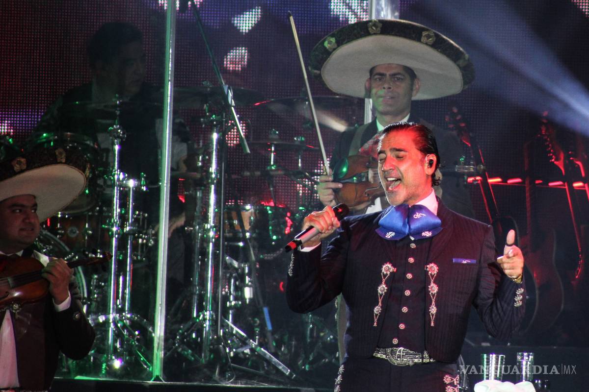 Alejandro Fernández lanza versión deluxe de su disco &quot;Rompiendo fronteras”