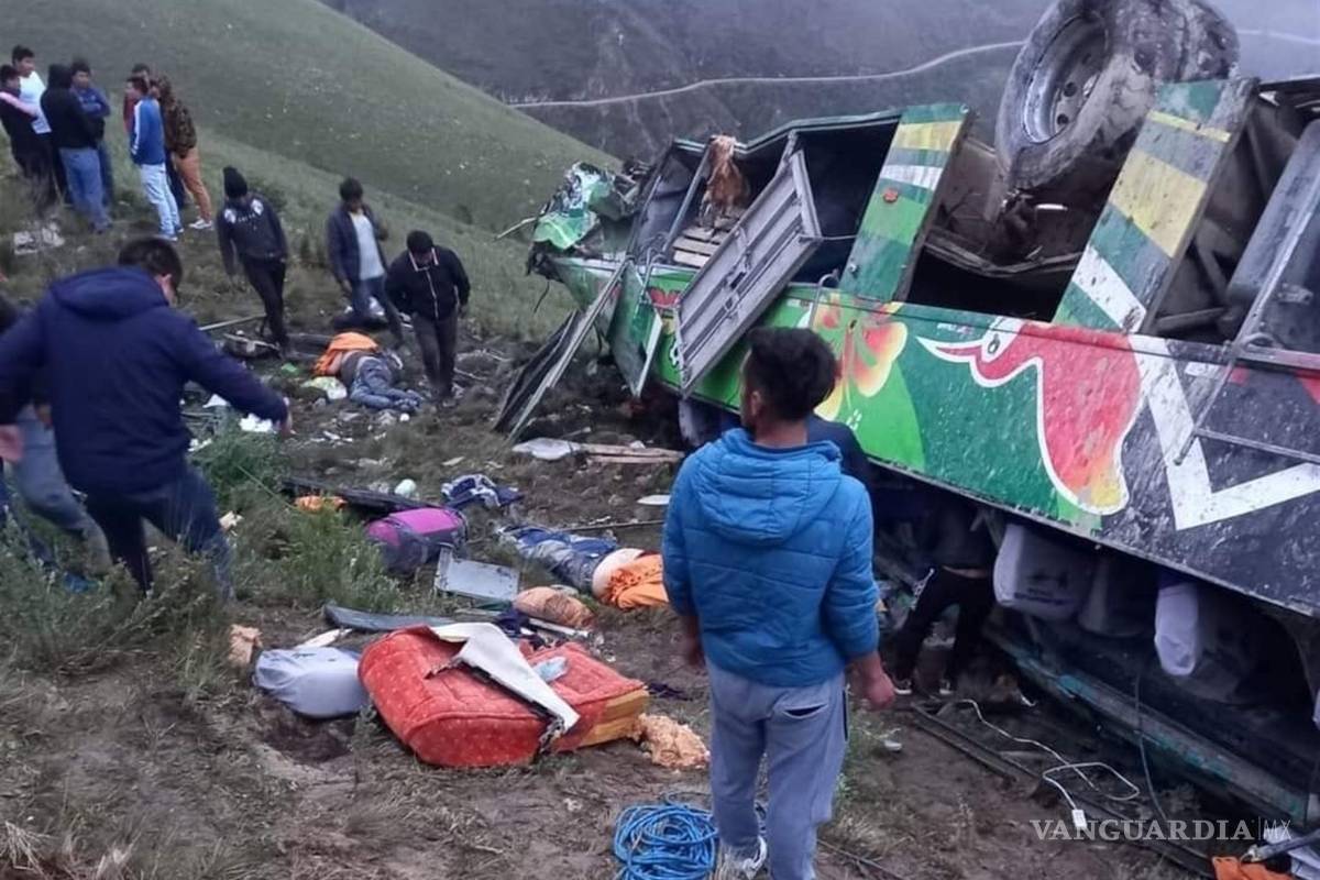 Perú: Fallecen 22 en accidente de autobús