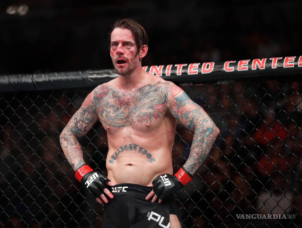 $!CM Punk regresa a las MMA ¡como comentarista!