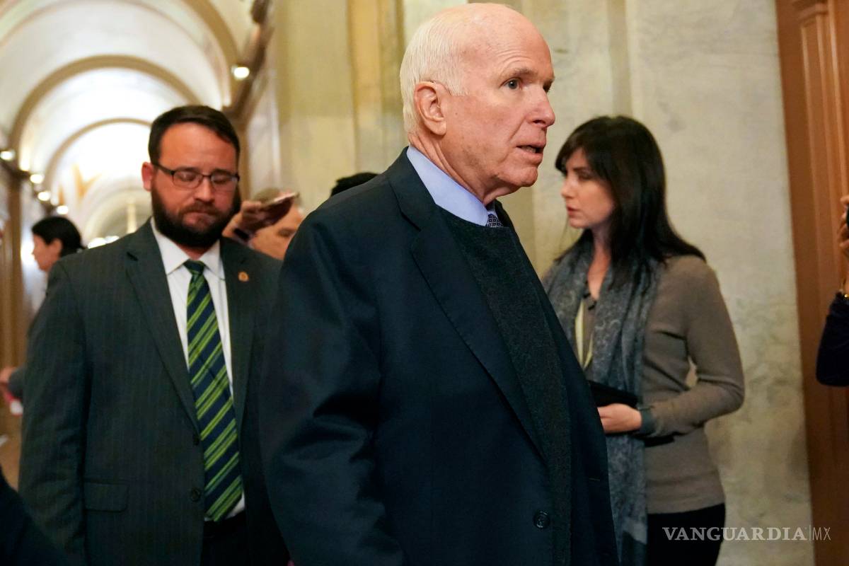 Es imperativo que Mueller termine su investigación: John McCain