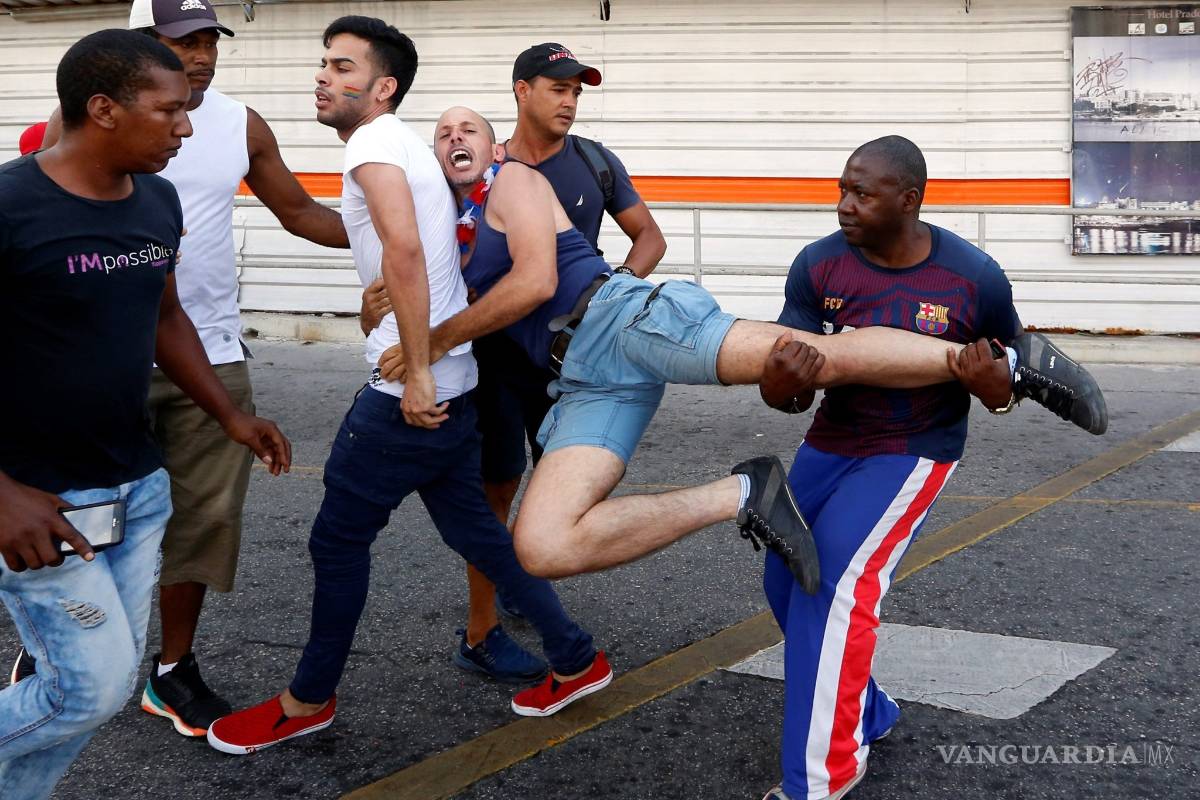 Disuelve policía cubana marcha inédita de LGTBILA
