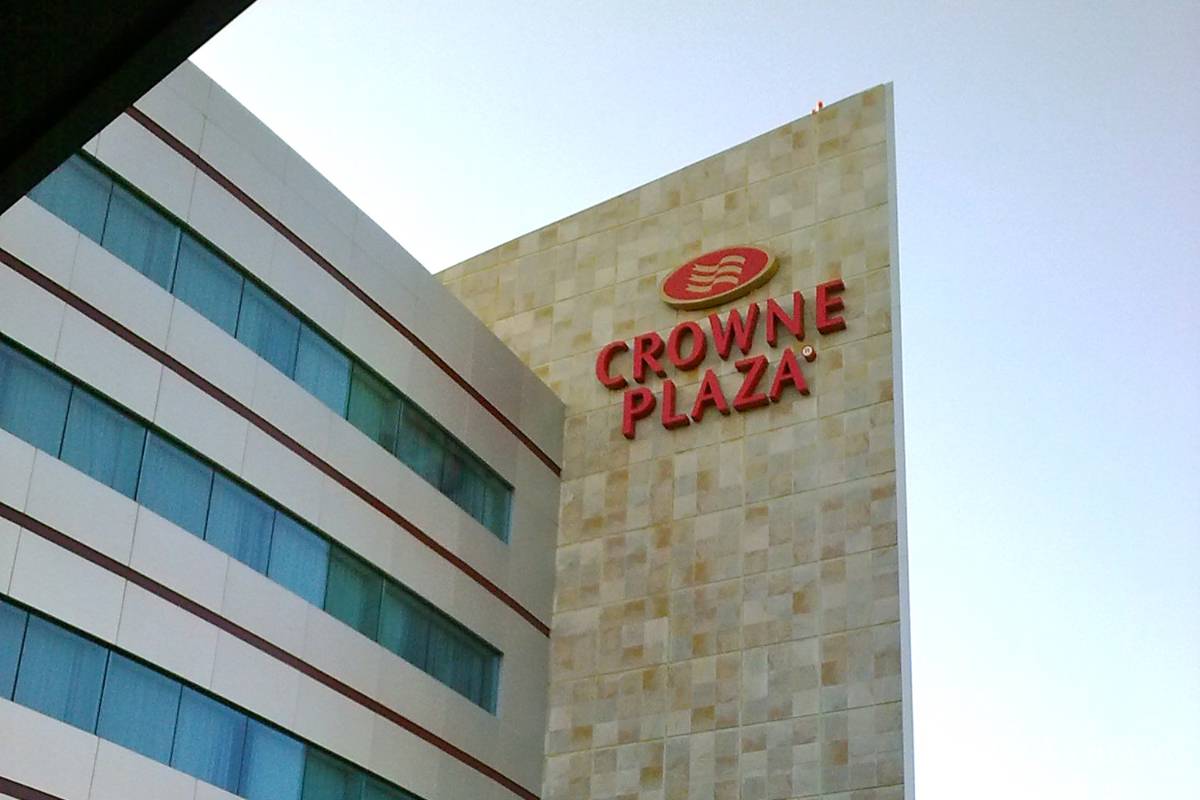 Acapulco no se recupera; se despide ‘Crowne Plaza’