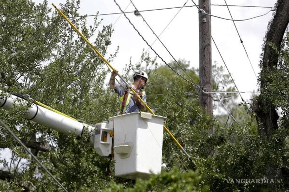 Hay casi 6 millones de hogares y negocios sin luz en Florida por el huracán Irma