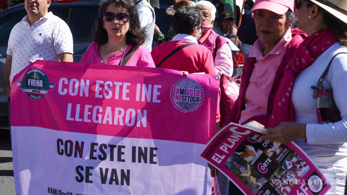 Así toman las calles y plazas miles de mexicanos para defender al INE (Fotos)