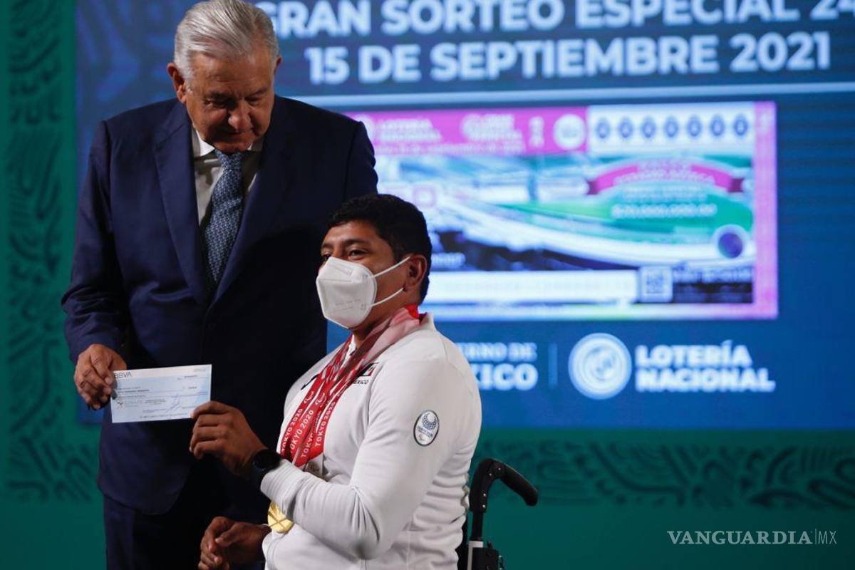 ¿Cuánto dinero entregó AMLO a los medallistas de Tokio 2020?