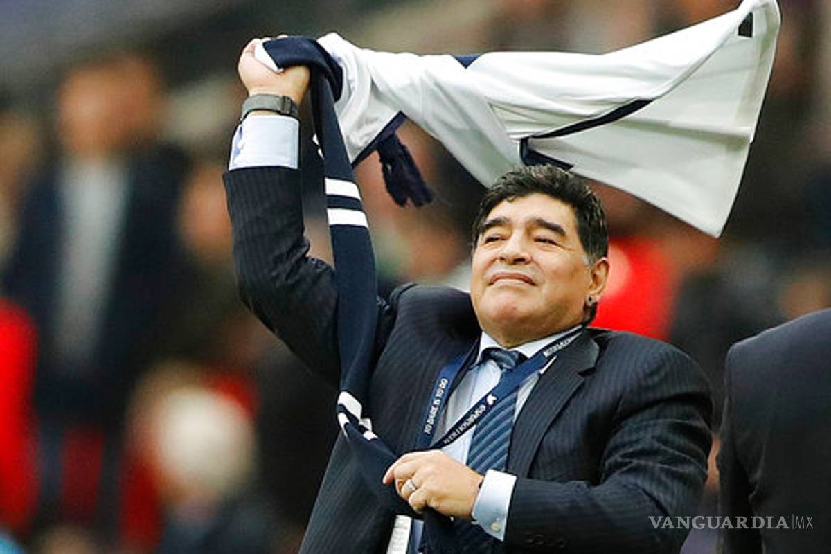 Maradona presencia en Wembley el partido entre Tottenham y Liverpool