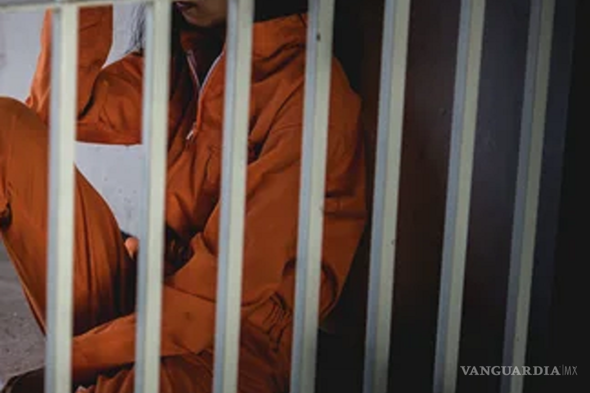 Por no pagar pensión alimenticia, mujer es condenada a 2 años de cárcel