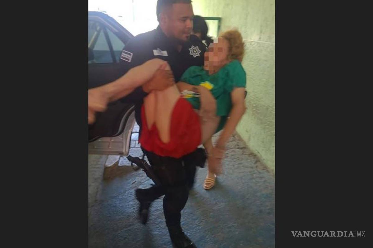 Policías de Frontera salvan la vida a mujer inconsciente en plena carretera