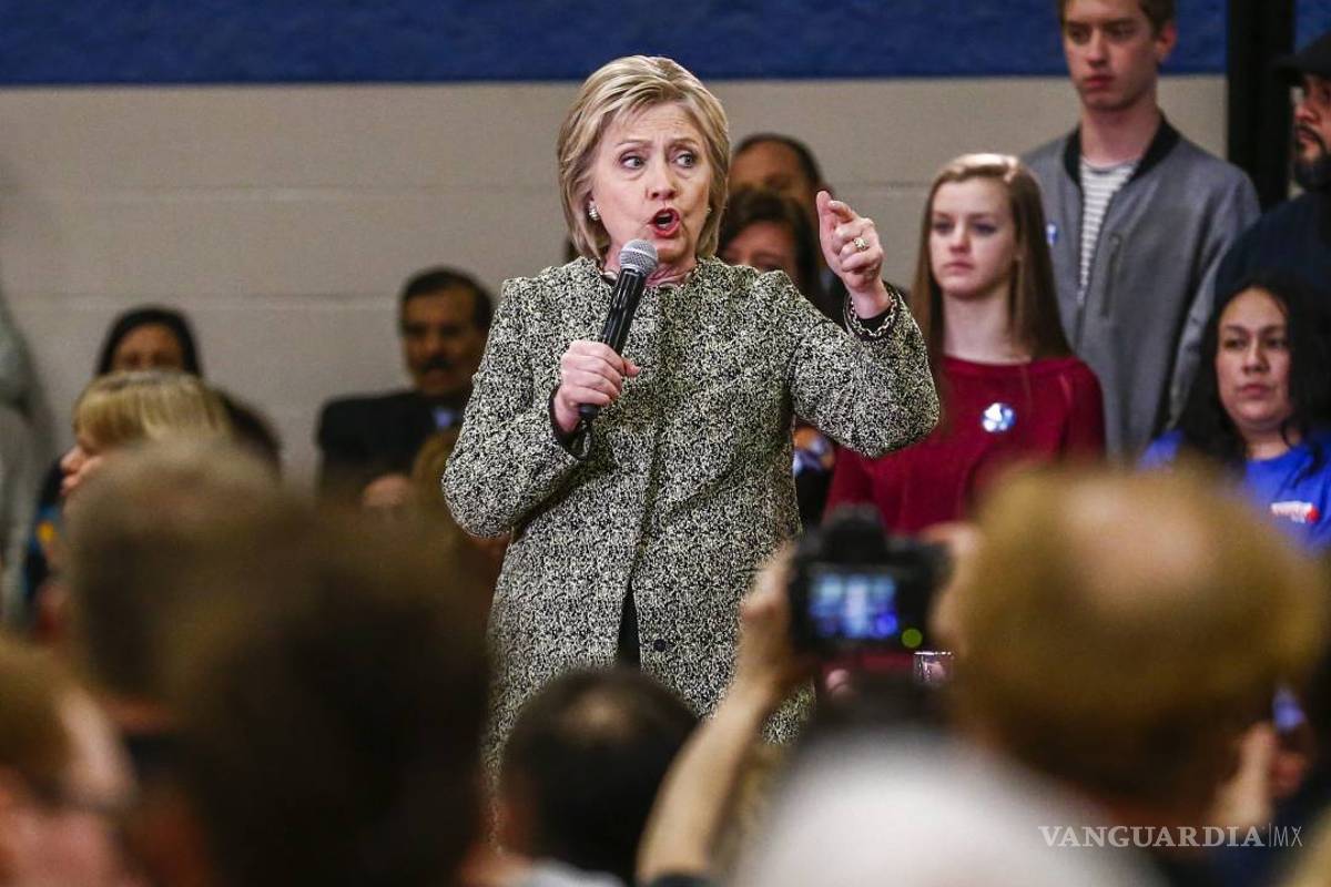 Condena Clinton la &quot;retórica divisiva&quot; de Trump