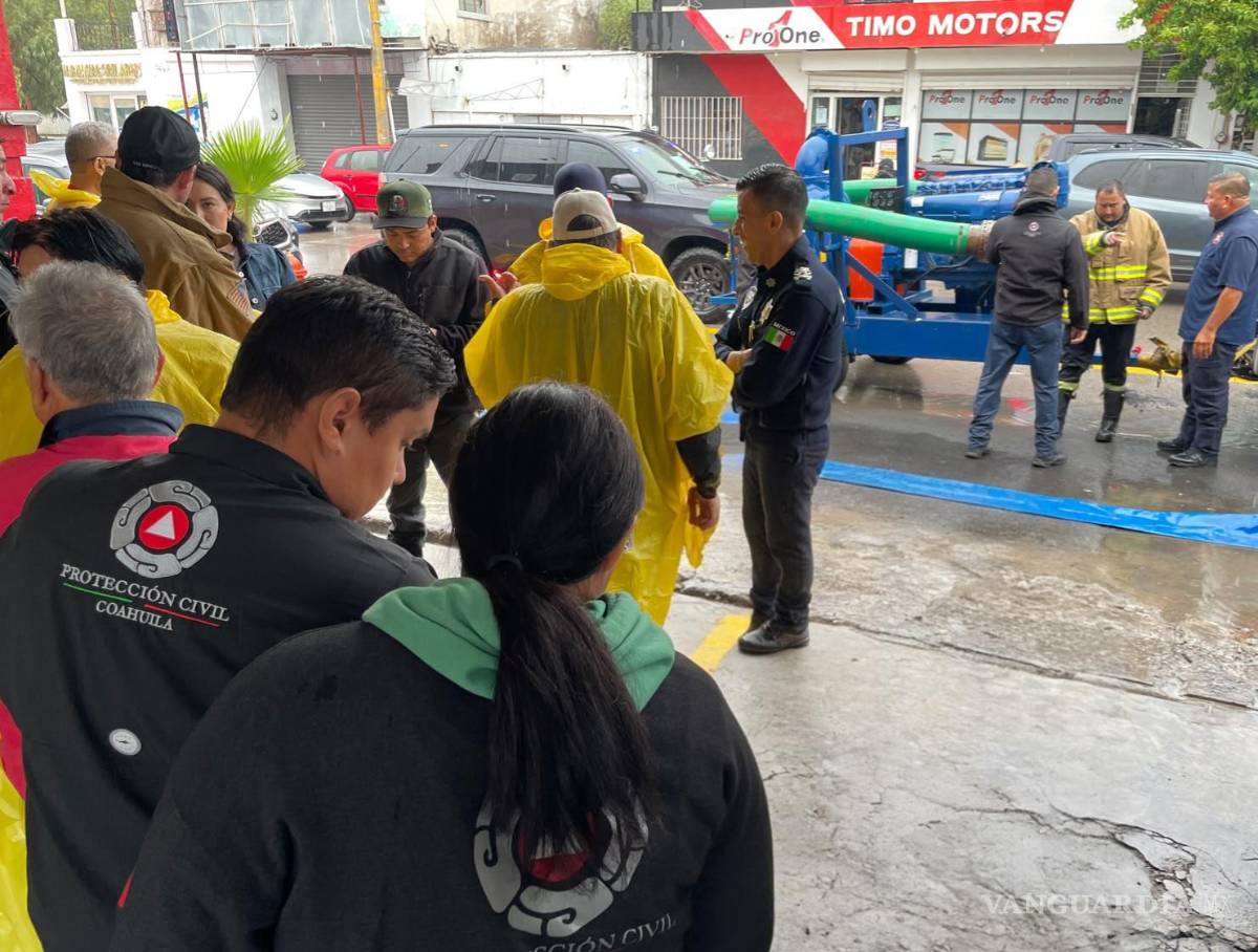 $!Personal de Protección Civil de Coahuila y corporaciones municipales coordinaron las labores de auxilio en las zonas afectadas.