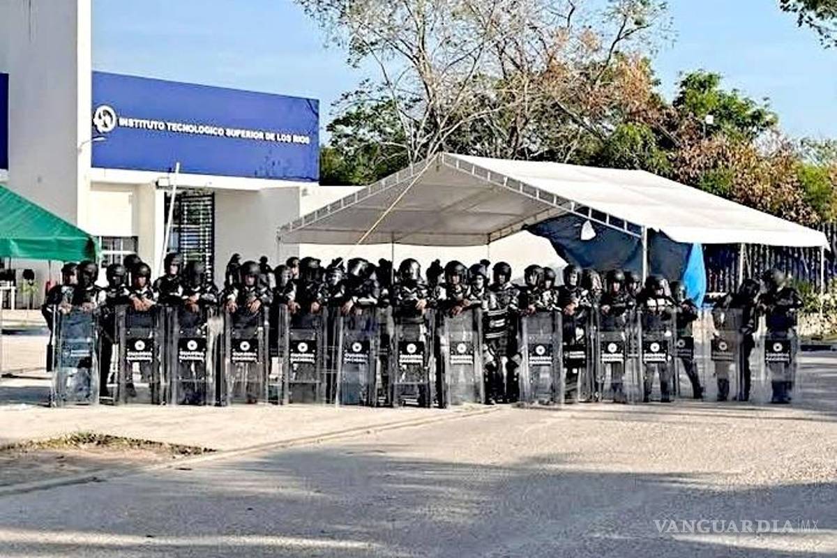 Reprime la policía plantón estudiantil en Tabasco
