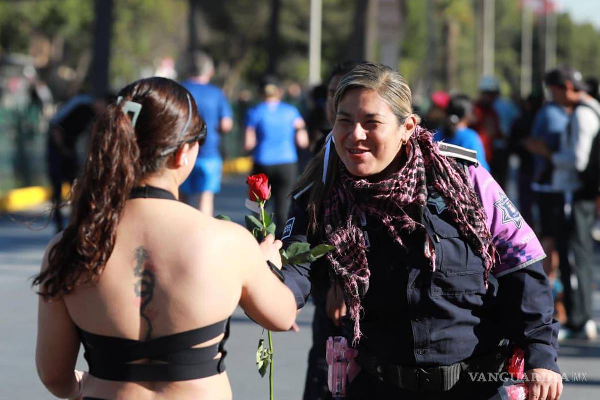$!Personal de la Comisaría de Seguridad y Protección Ciudadana de Saltillo realizó actividades de proximidad social durante el paseo dominical.