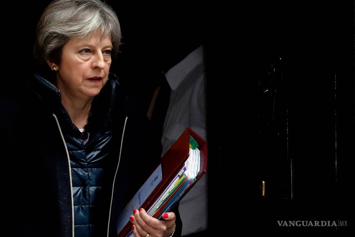 Hawking, físico con una &quot;mente brillante y extraordinaria&quot;, dice Theresa May