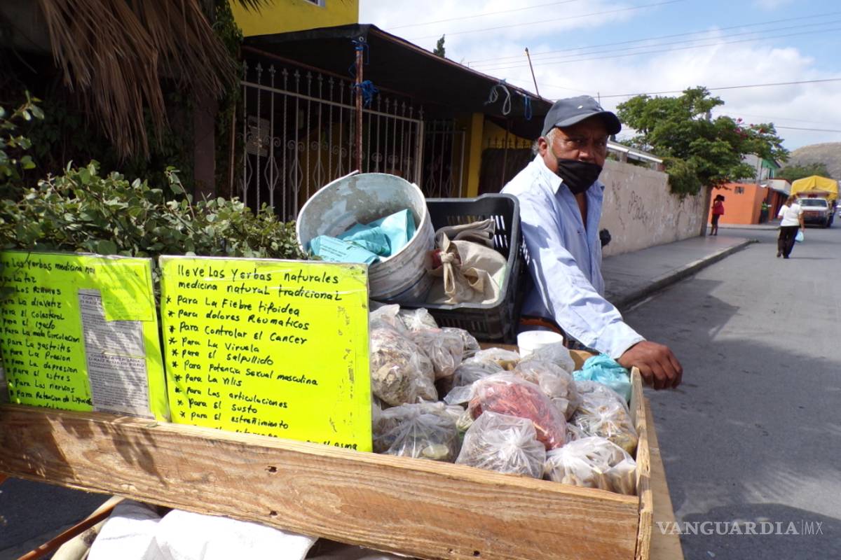 Ambulantes de Saltillo rentan porches y cocheras para vender sus productos