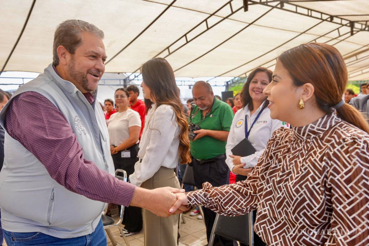$!El evento se realizó en la Alameda Miguel Ramos Arizpe, con la participación de más de 70 empresas de distintos giros.