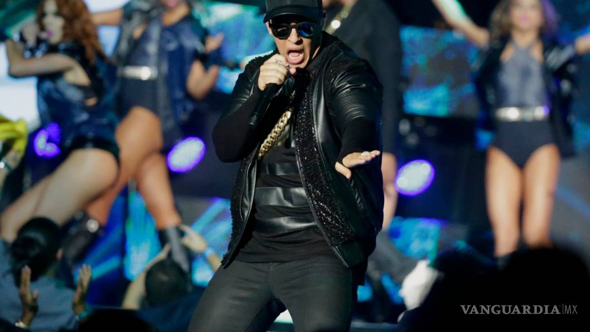 Fans de Daddy Yankee llenan 4 camiones con donativos