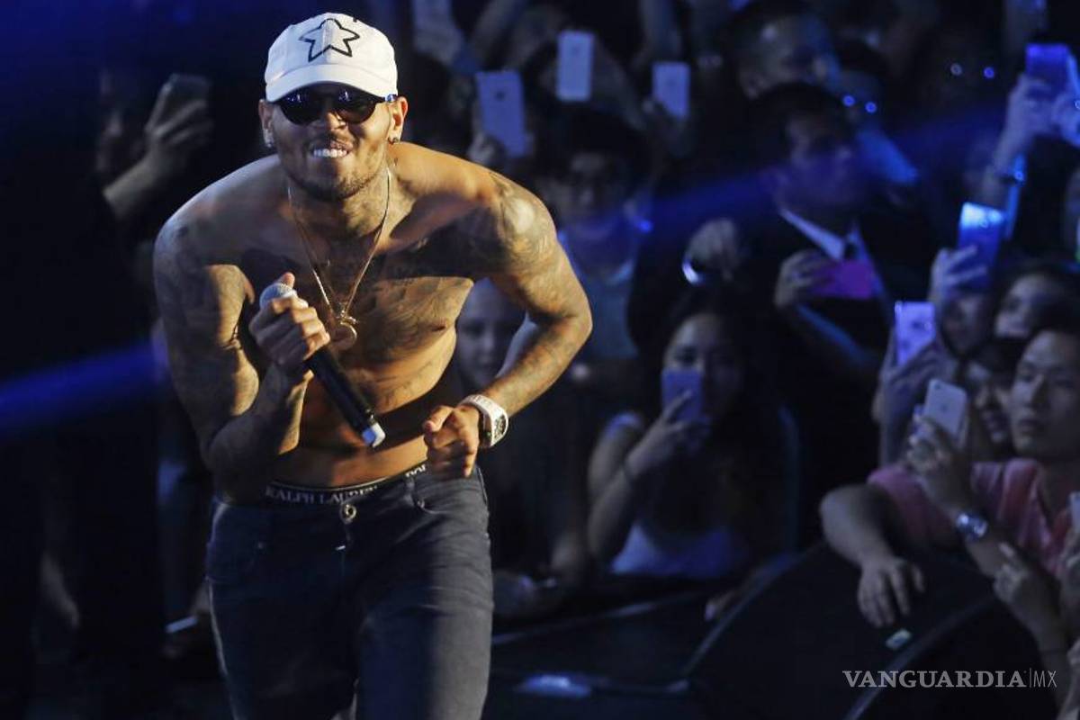 Australia podría negar la entrada a Chris Brown