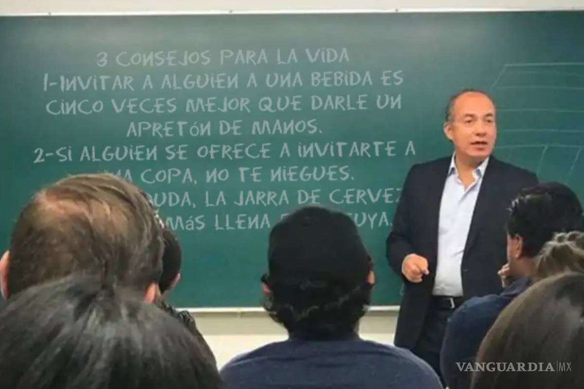$!Felipe Calderón da clase en el ITAM... y su cátedra se convierte en meme