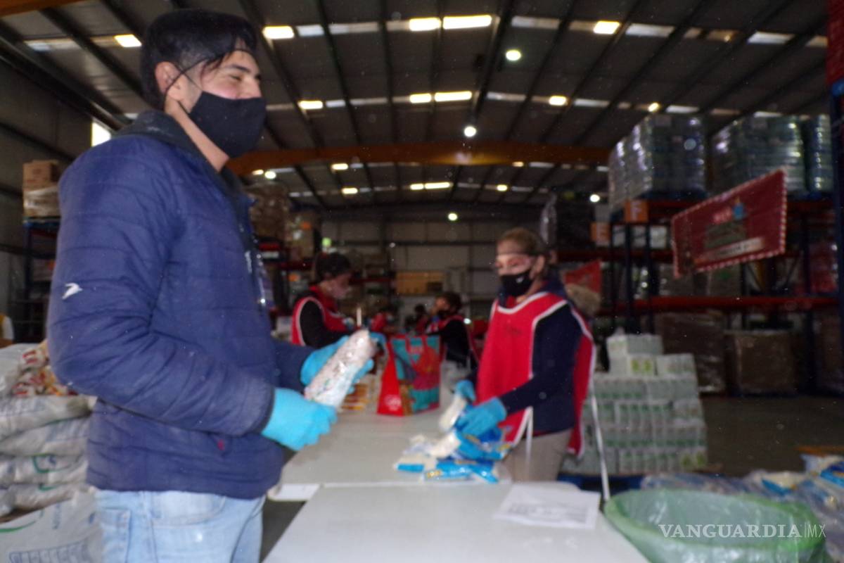 $!Sin posada por COVID; pero con despensa y bolo, manos a la obra en el Banco de Alimentos