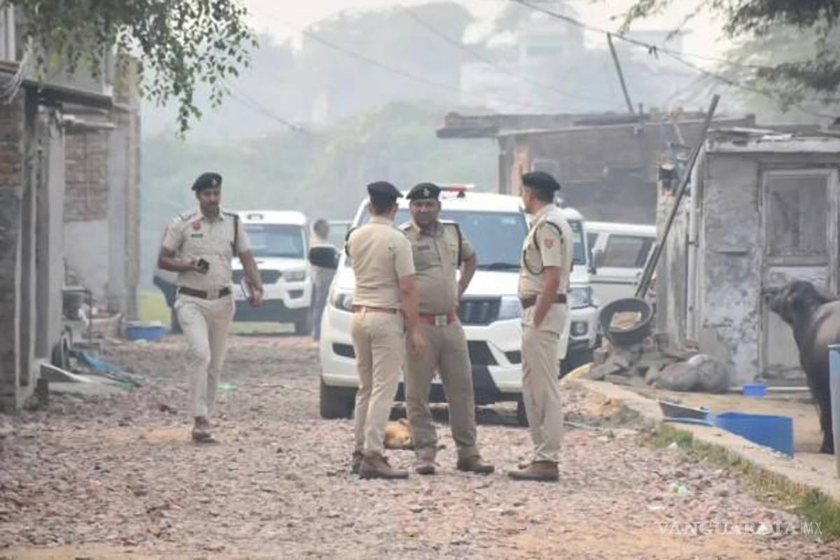 La policía de la India detiene a sospechosos de una explosión de automóvil en la que murieron 8 personas en Nueva Delhi