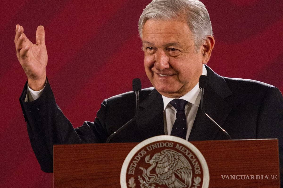 AMLO parafrasea canción de Calle 13: No nos pueden quitar el sol