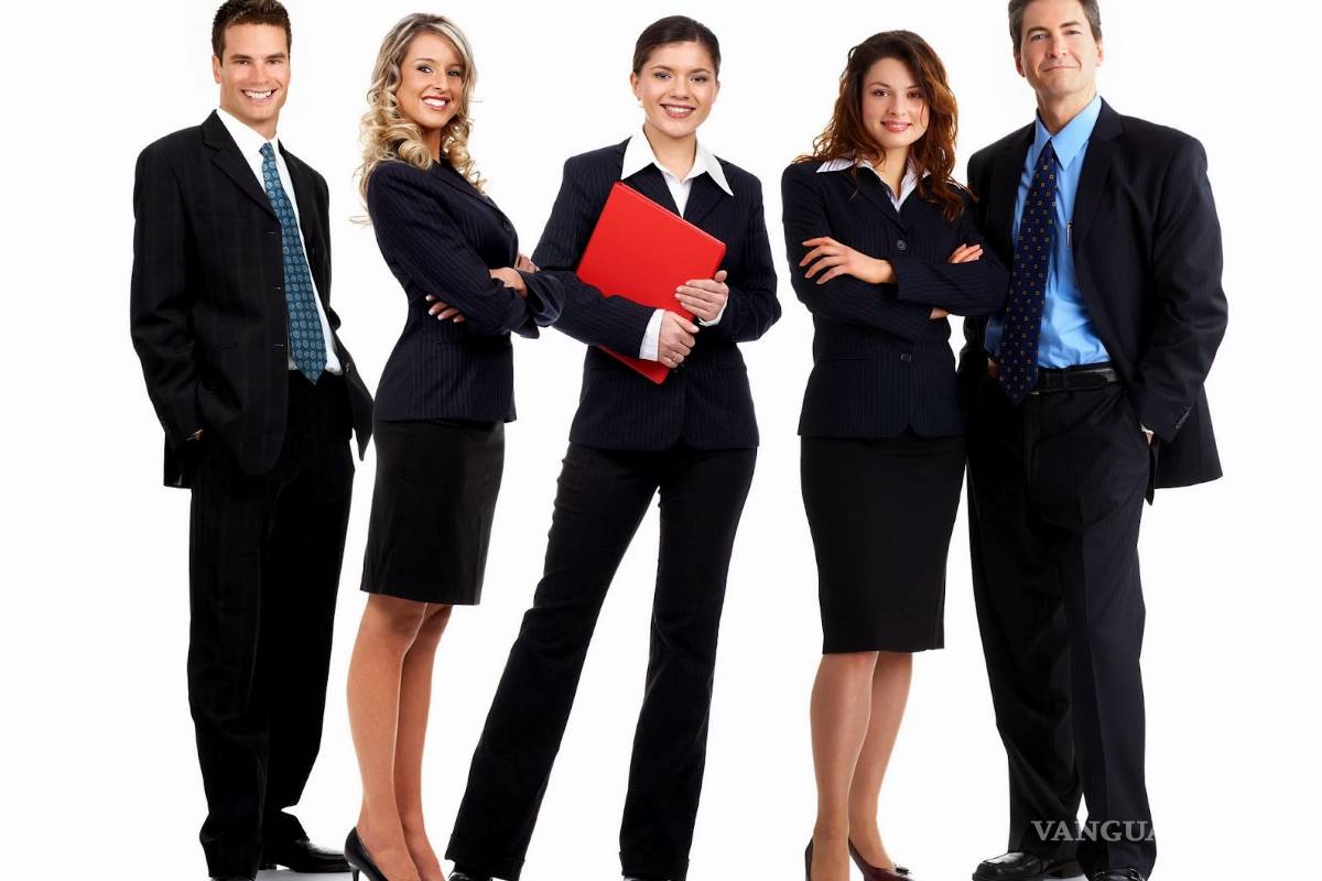 Profesionistas ven más hombres que mujeres en puestos de liderazgo