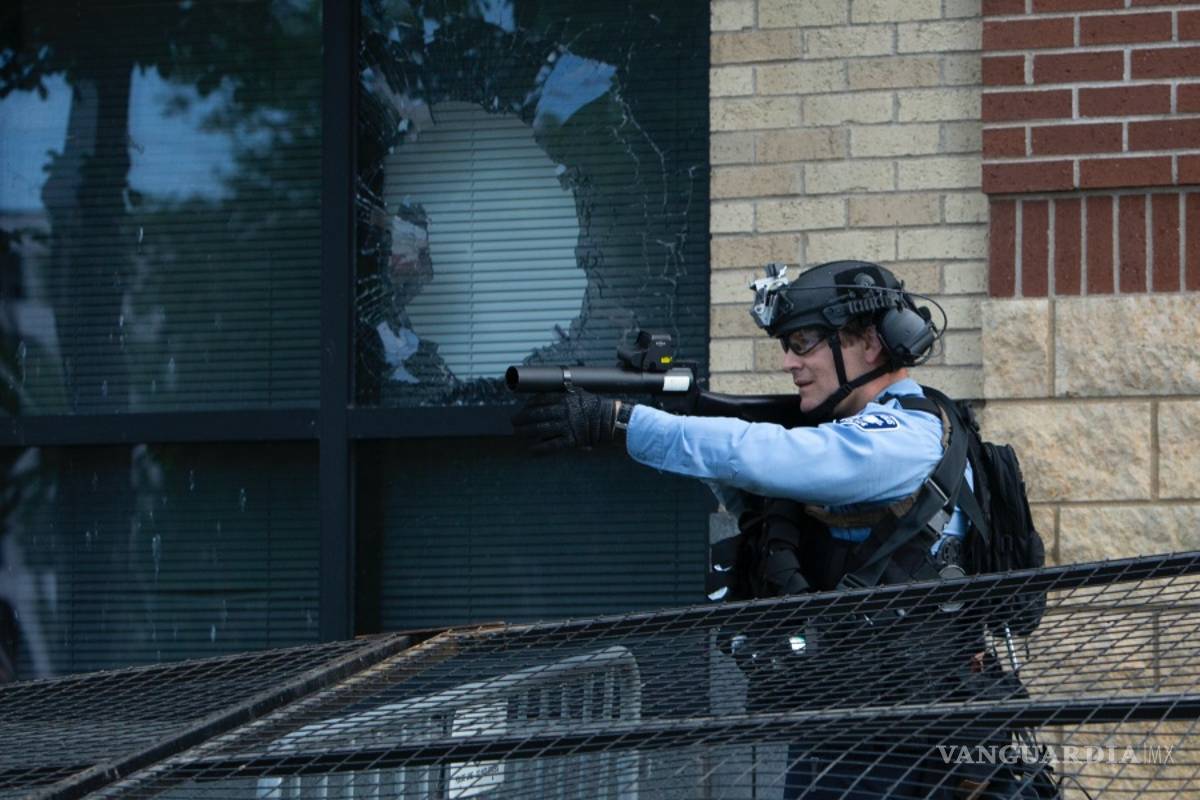 $!Violentas protestas y saqueos en Minneapolis por la muerte de George Floyd por abuso policial (fotos)