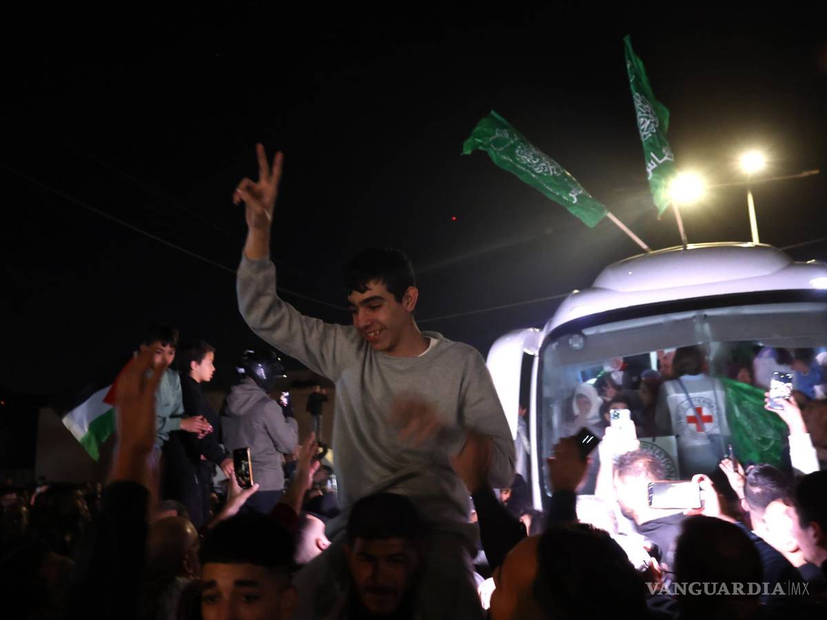 $!Por la parte israelí, fueron liberados 15 adolescentes sin delitos de sangre, así como 24 mujeres de Palestina.