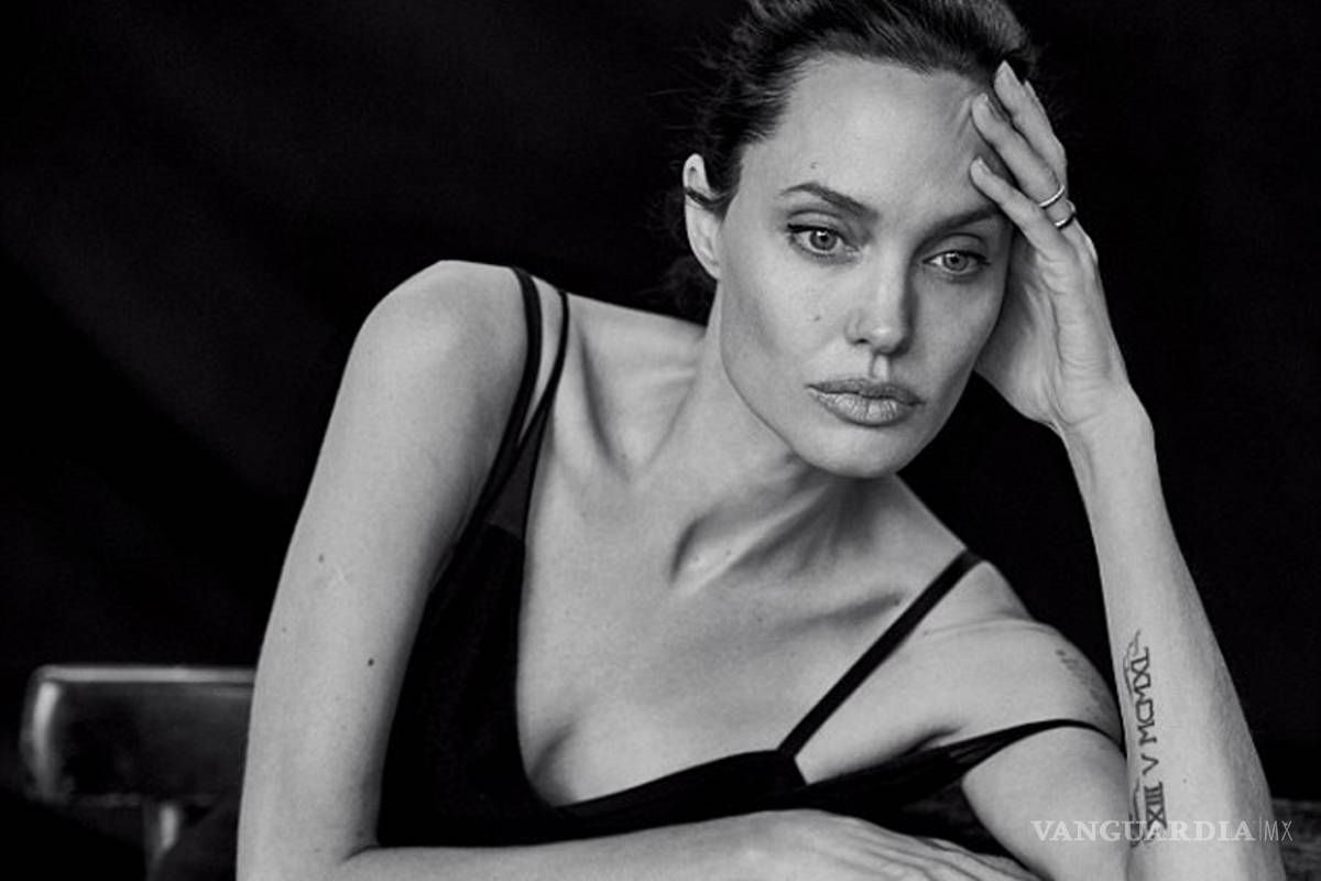 Angelina Jolie se muestra al natural