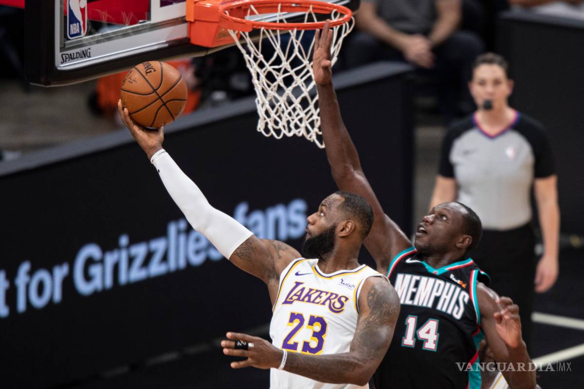 LeBron guía a Lakers a la victoria sobre Grizzlies