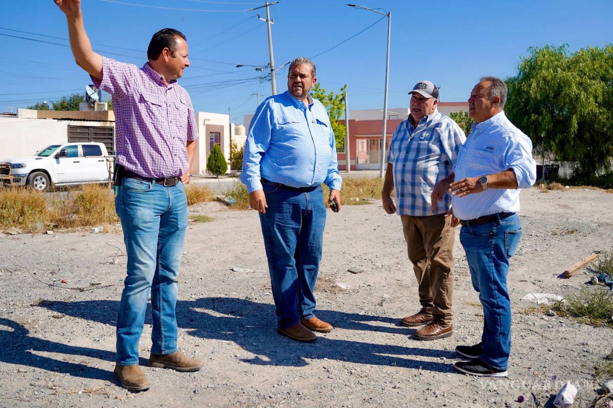 Alcalde de Ramos Arizpe supervisa acciones de limpieza y rehabilitación en la colonia Analco