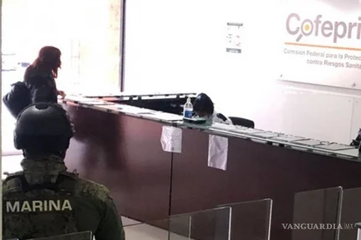 La Marina ‘limpia’ Cofepris, caen 32 funcionarios; plazas serán ocupadas por militares