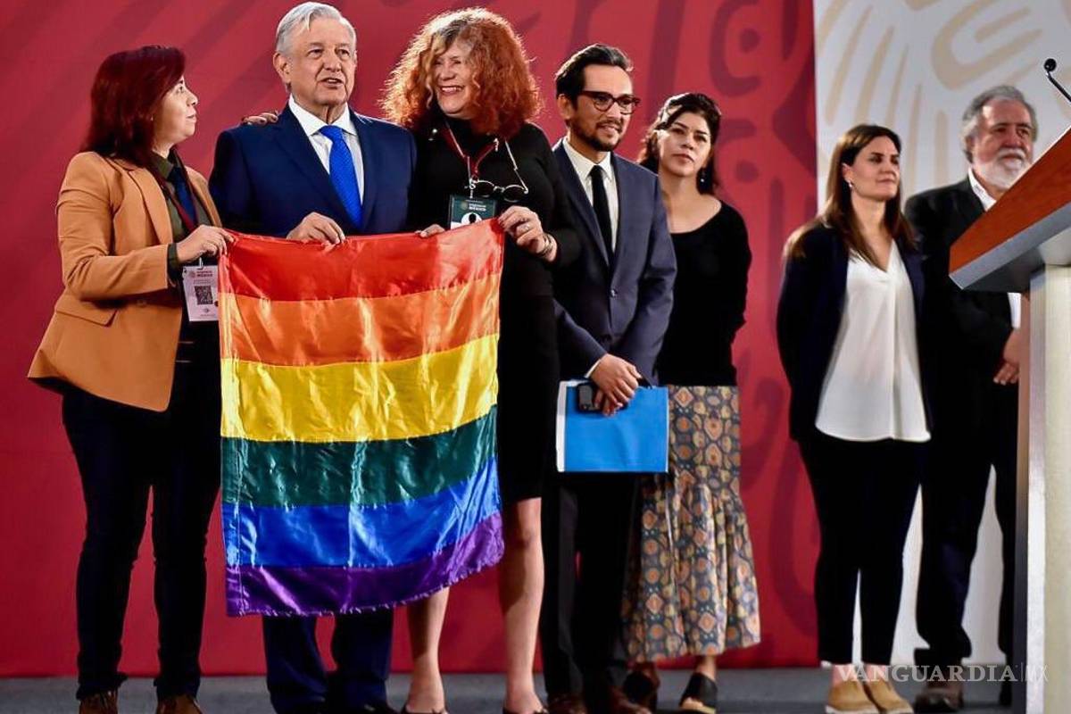 AMLO firma decreto por el Día Nacional contra la Homofobia, Lesbofobia y Transfobia
