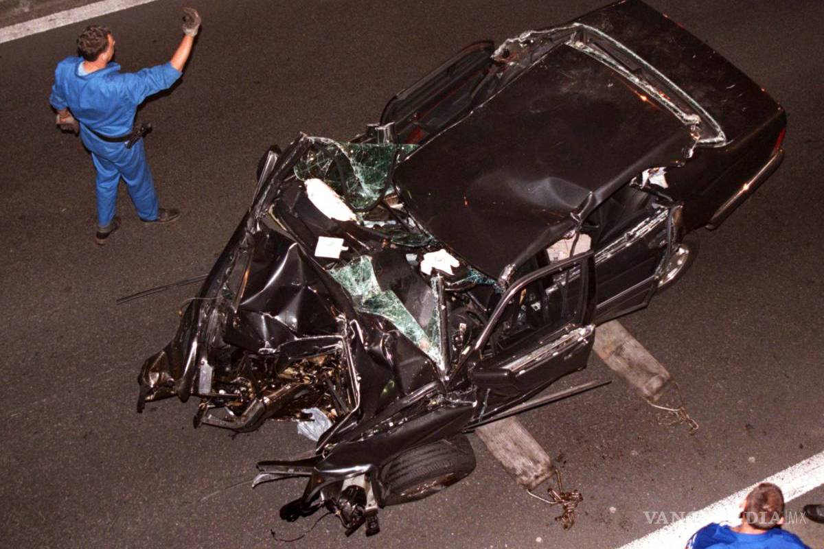 Lady Di murió cuando viajaba en un automóvil averiado